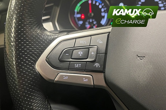 Volkswagen Passat 19 of 23