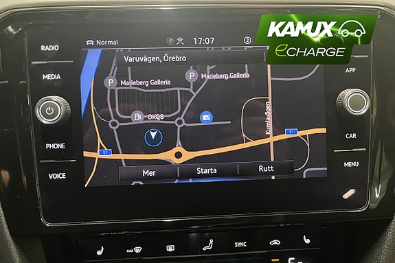 Volkswagen Passat 16 of 23