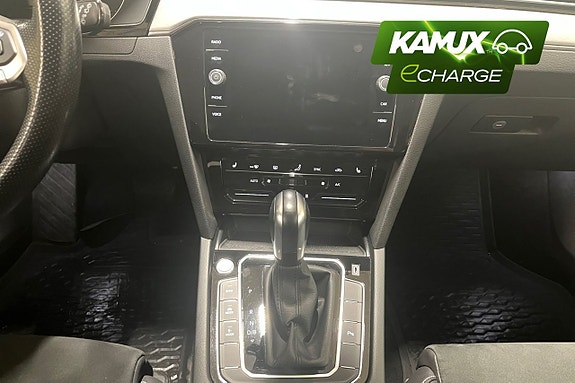 Volkswagen Passat 11 of 23