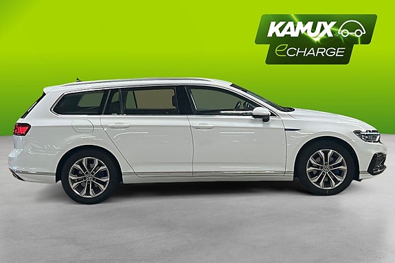 Volkswagen Passat 2 of 23