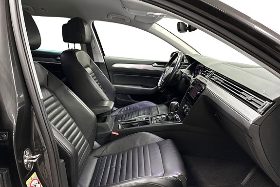 Volkswagen Passat Alltrack 14 of 28
