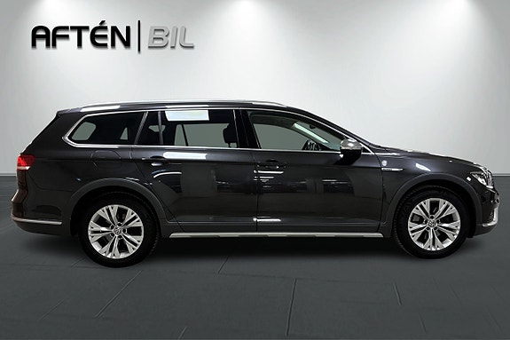 Volkswagen Passat Alltrack 7 of 28