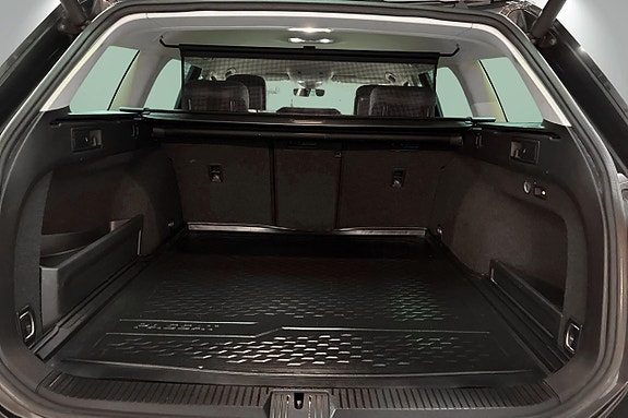 Volkswagen Passat Alltrack 17 of 28