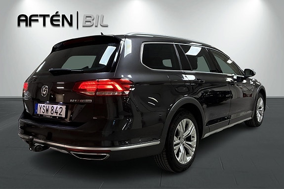 Volkswagen Passat Alltrack 10 of 28