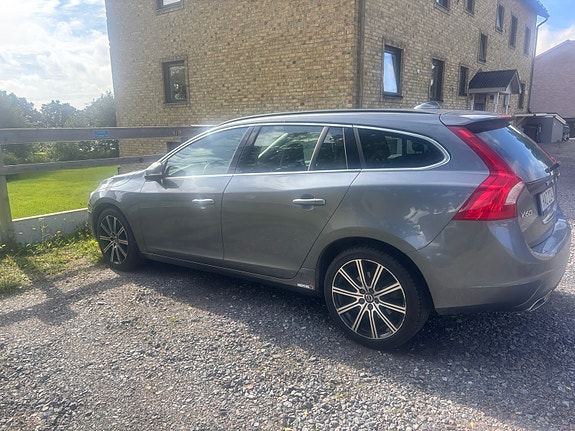 Volvo V60 2 of 2