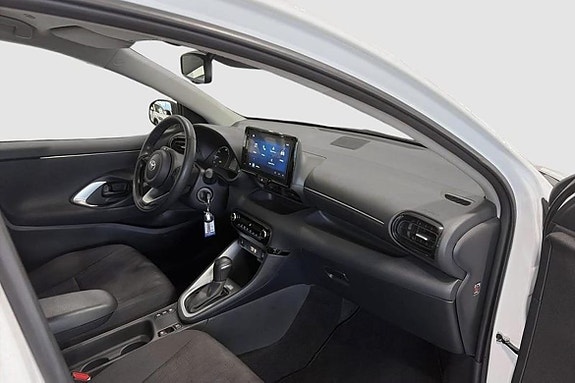 Toyota Yaris 8 of 12