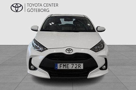 Toyota Yaris 7 of 12