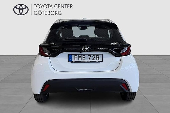 Toyota Yaris 6 of 12