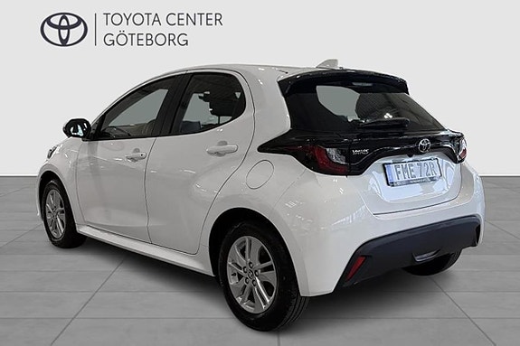 Toyota Yaris 4 of 12