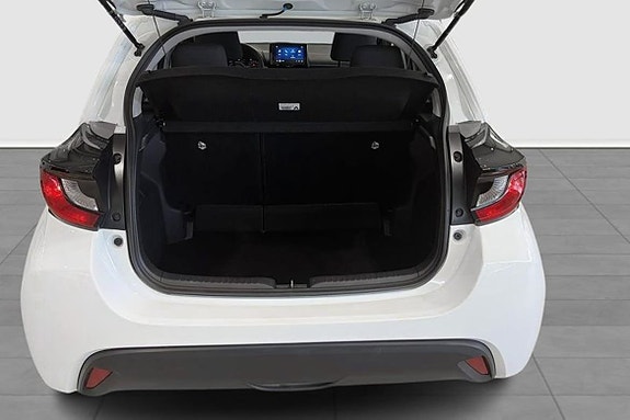 Toyota Yaris 12 of 12