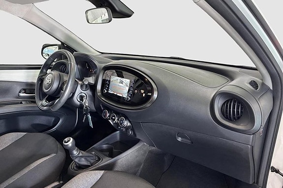 Toyota Aygo X 8 of 12