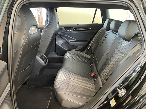 Volkswagen Passat 10 of 21