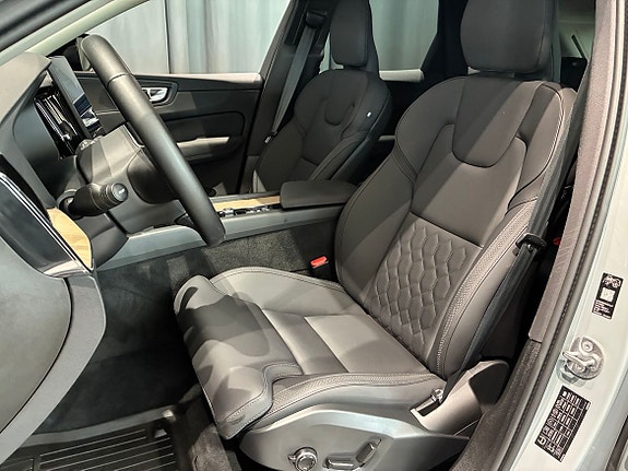 Volvo XC60 8 of 19