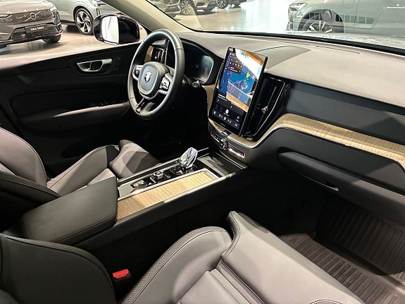 Volvo XC60 15 of 19