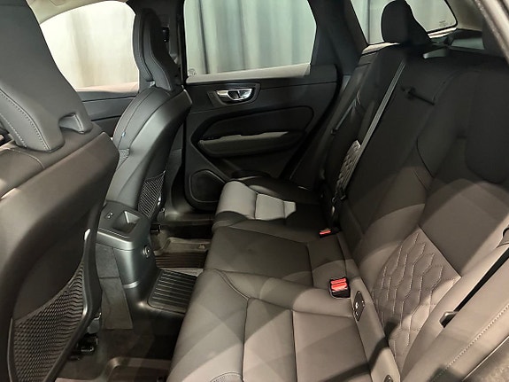 Volvo XC60 10 of 19