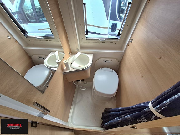 Knaus Camper Van "Liten plåtis 5meter" 8 of 10