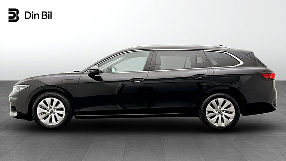 Volkswagen Passat 2 of 19