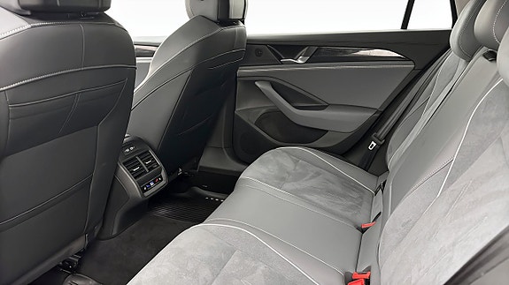 Volkswagen Passat 11 of 19