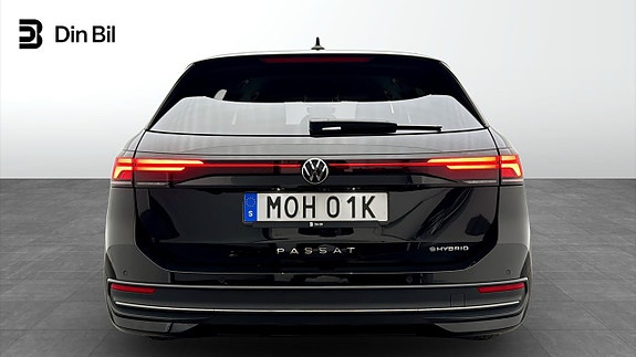Volkswagen Passat 5 of 19