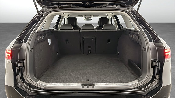 Volkswagen Passat 12 of 19