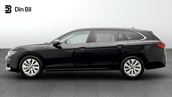 Volkswagen Passat 2 of 19