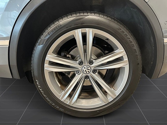 Volkswagen Tiguan 4 of 16