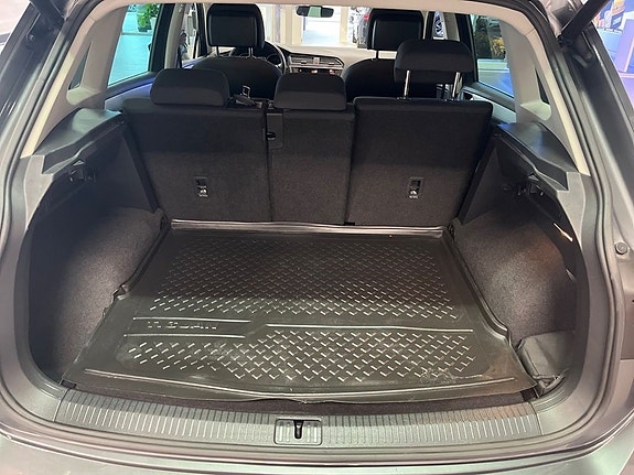 Volkswagen Tiguan 14 of 16