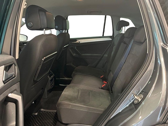 Volkswagen Tiguan 12 of 16