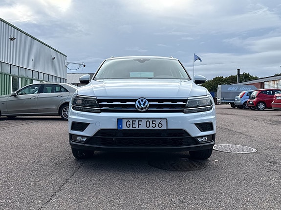 Volkswagen Tiguan 2 of 12