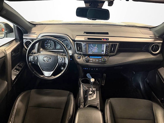 Toyota RAV4 9 of 12