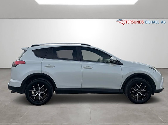 Toyota RAV4 6 of 12