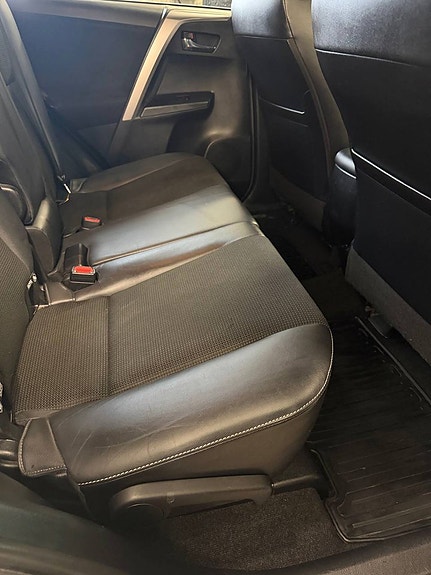 Toyota RAV4 10 of 12