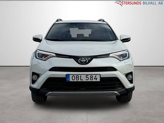 Toyota RAV4 2 of 12