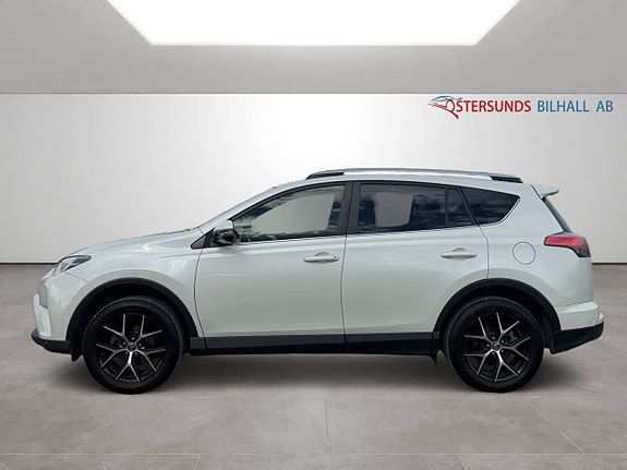 Toyota RAV4 4 of 12