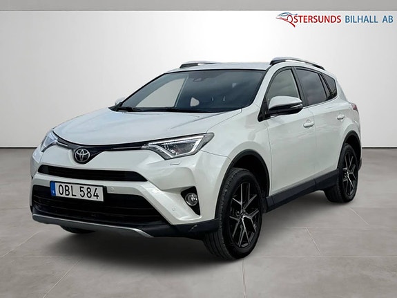 Toyota RAV4 3 of 12