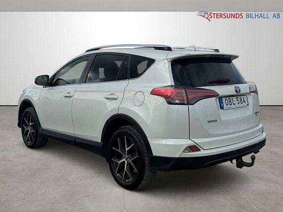 Toyota RAV4 7 of 12