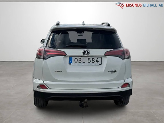 Toyota RAV4 5 of 12
