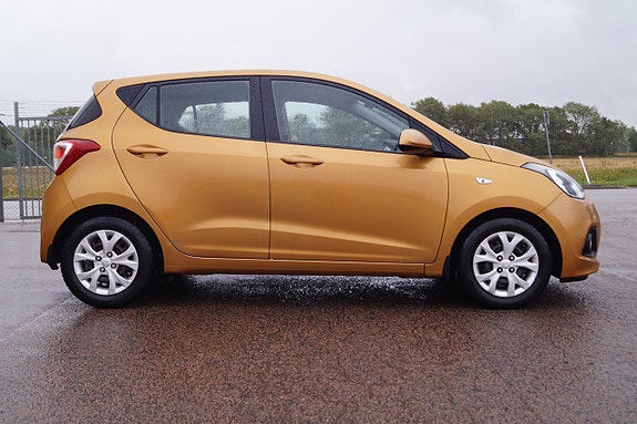 Hyundai i10 9 of 17