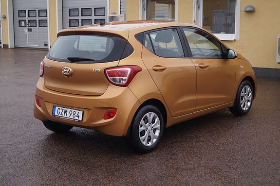 Hyundai i10 4 of 17