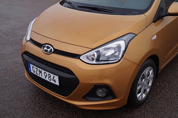 Hyundai i10 10 of 17