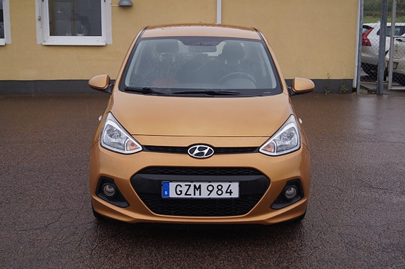 Hyundai i10 6 of 17
