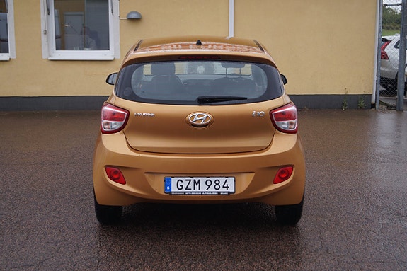 Hyundai i10 7 of 17