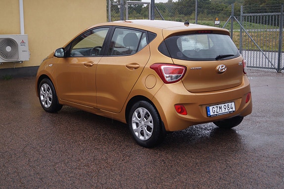 Hyundai i10 5 of 17