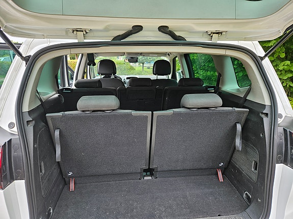 Opel Zafira Tourer 4 of 5