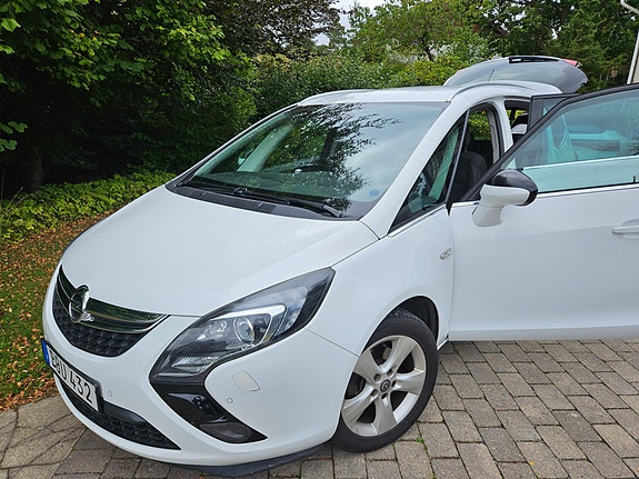 Opel Zafira Tourer 2 of 5
