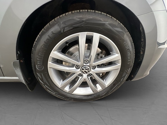 Volkswagen Touran 30 of 30