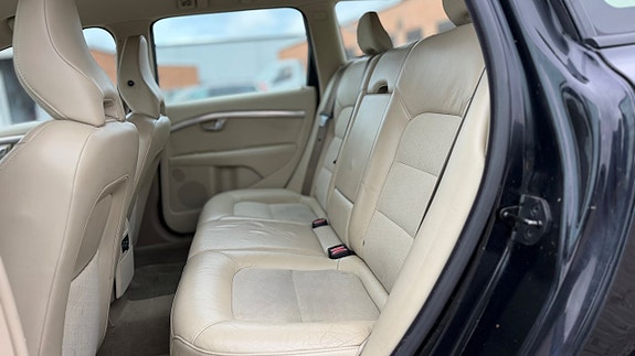 Volvo V70 11 of 17