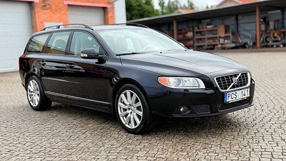 Volvo V70 3 of 17