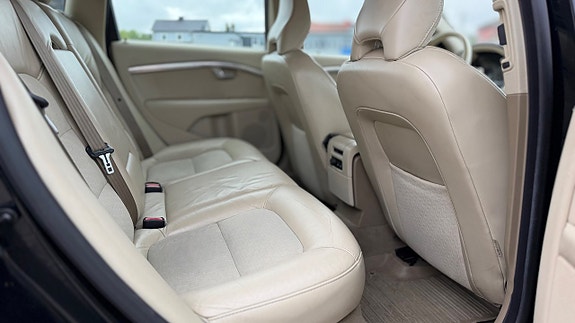 Volvo V70 12 of 17