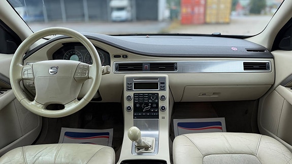 Volvo V70 16 of 17